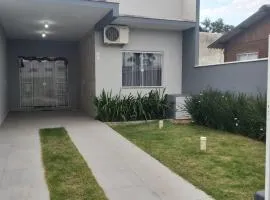 Casa com Piscina 800m da Praia