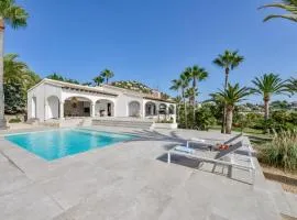 EL TORO - By Almarina Villas