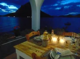Aegean Villa-On beach apartment! Ideal choice!