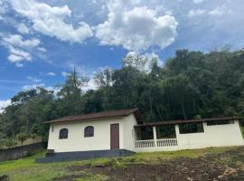 Chalé em Pousada Recanto MD, Hotel mit Parkplatz in Itaboraí