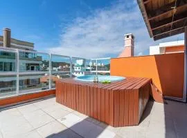 Espaçosa Cobertura Duplex com Piscina Privativa