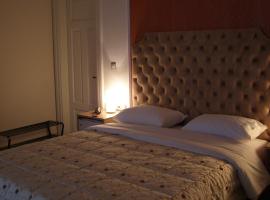 Room in Faneromeni's grove, hotel in Kastoria