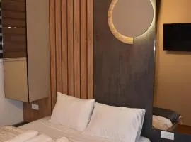 Villa E&M