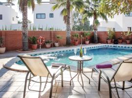 Beautiful Home In Playa Honda With Jacuzzi, hotell i Playa Honda