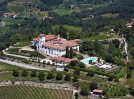 Castello degli Angeli, hotel mesra haiwan peliharaan di Carobbio degli Angeli