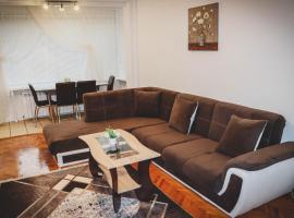 3 Rooms, Loft Apartment, Located RIGHT in CENTER!!!, ваканционно жилище в Разград