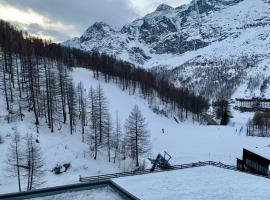 Ski in - ski out Studio with Terrace in the Matterhorn ski resort, resort in Breuil-Cervinia