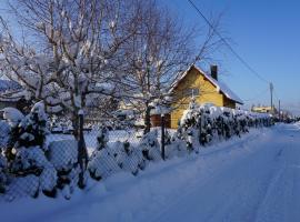 Uroczy Domek z Kominkiem, hotel in Lipowa