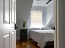 Queen Bed - Boston - RM 2, hotel v destinaci Stoneham