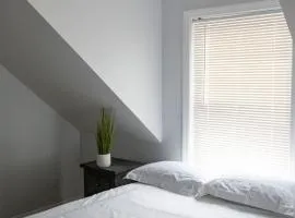 Queen Bed - Boston - RM 3