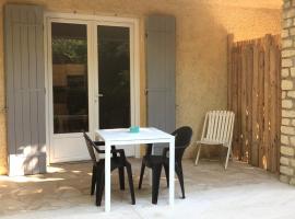 Gîte chez BIBI studio 2 à 4 pers، فندق في فاكيراس