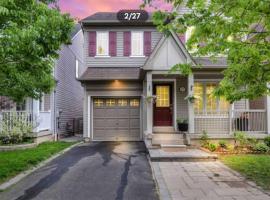 Entire 4 bed room detached residential home, lavprishotell i Ajax