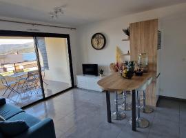 T2 Fronte Di Mare de standing en bord de mer et du centre du village de Propriano, ξενοδοχείο σε Propriano