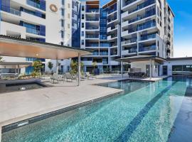 Oceanus Bokarina Beach: Kawana Waters şehrinde bir otel