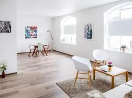 Free Parking space, 2 Bed Room, Short walk to Brosundet