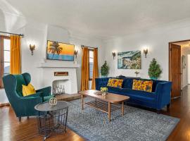 Visit the Beach from a Historic Downtown Apartment - NRP21-00092, hotel in Long Beach