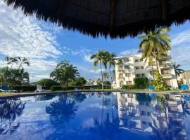 Magnifico Departamento, cocina equipada, 2 Recamaras 2 Baños , hasta 6 Personas, 3 albercas, playa a 50 mts wifi, aire acondicionado, hotel in Manzanillo