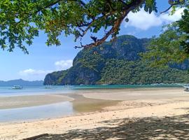 Telesfora Beach Cottage: El Nido şehrinde bir kulübe