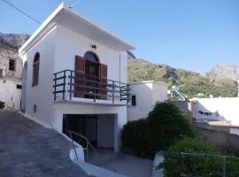 Kabana, a unique house in Sellia