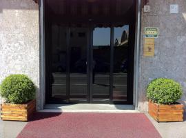 Hotel Arcobaleno, hotel v destinaci Vimodrone