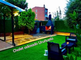 CHALET ADOSADO CON GARAGE Y TERRENO、Uruñuelaの別荘