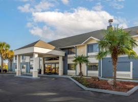 Comfort Inn & Suites - near Robins Air Force Base Main Gate、ワーナーロビンズのホテル