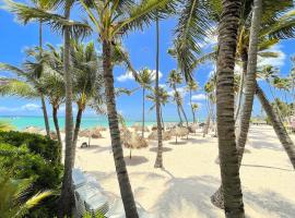 VILLAS LOS CORALES LONG TERM BAVARO BBQ WIFI Beach CLUB & SPA, hotel in Punta Cana