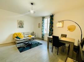 Beautiful apartment in a large private park، فندق في Périgny