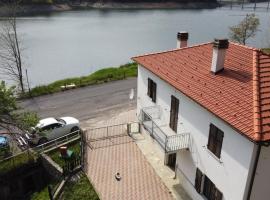 La Casa Sul Lago, Ferienunterkunft in Osiglia