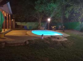 Cabaña La Chicha, hotel in Villa Anizacate