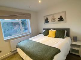 Cosy North London 2 Bed Apartment in Woodside Park- Close to Station and Central London, hotel poblíž významného místa Finchley Central stanice metra, Totteridge