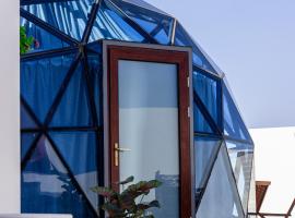 Blue Dome Chalet شاليه القبة الزرقاء, vila v destinaci Al Raka