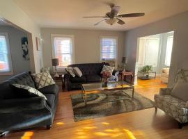 Three Bed One Bath Apt 25 mins to NYC, hotel perto de Franklin Avenue Station, Belleville