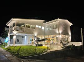 高一 33 班 Homestay 1982, hotel na praia em Chenggong