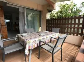 Appartement T2 - 4 Pers, Plage à 150m, Wifi, Parking Privé, Terrasse, Plancha - FR-1-81-258