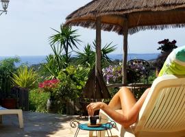 NOUVEAU ! Chambre d'H&ocirc;te Insolite PRIVEE " C&OElig;URS DE PIRATES &agrave; BALI EN PROVENCE" SPA SAUNA MASSAGES dans cadre EXOTIQUE d'Am&eacute;nagements EXT&Eacute;RIEURS D'EXCEPTION &Eacute;T&Eacute; comme HIVER BIENVENUE !!!，位于拉莫尔-圣特罗佩机场 - LTT附近的酒店