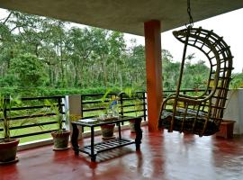 Rainy Cloud Homestay with Balcony, Estate, Home Food, hotel per famiglie a Chikmagalūr