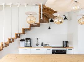 ZAKOZNAMI- Willa WYWCZAS