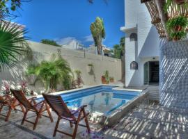 5BR Beautiful home in downtown Cancun, 10min beach、カンクンのホテル