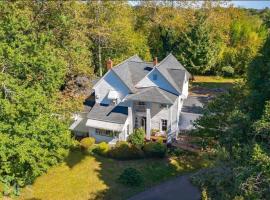 Fully Restored Country Manor, renta vacacional en Baldwin