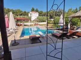 Villa Askamnia and Suites, four-star hotel in Nikiti