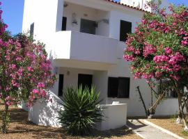 Retur Algarve Beach House, hotell i Castro Marim