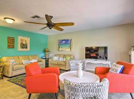 Pet-Friendly Fort Myers Home with Heated Pool!, hotell i North Fort Myers
