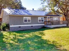 AB98 Fanci's Hideout: Atlantic Beach şehrinde bir otel