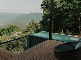 Casas na montanha - Villa Montegrappa, hotel with pools in Caxias do Sul