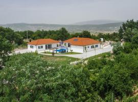 Family friendly house with a swimming pool Grubine, Zagora - 20296, hotel en Donji Proložac