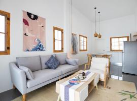 Villa Sunrise Garden A181, hotel in Thalang