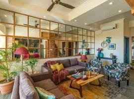 StayVista at Creek Edge Home - Pet Friendly Villa with Mountain Views, Lawn, Near Water Stream