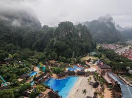 Cozy Suite with 270 Degree Mountain and Theme Park Views: Ipoh, Lost World of Tambun yakınında bir otel