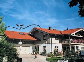 Haus Weißenbacher, hotel with parking in Übersee